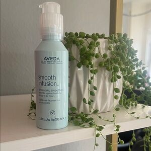 AVEDA Smooth Infusion Style-Prep Smoother in Light Blue